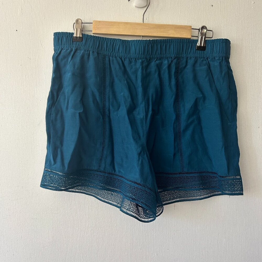 LOFT Lace Trim Pull On Shorts Womens Medium Blue Pockets Boho Elastic Waist